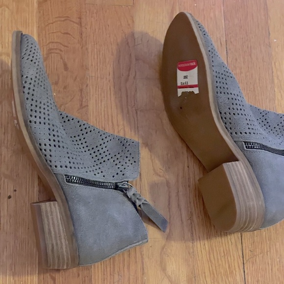 DOLCE VITA Gray Suede Perforated Leather Ankle Boots - Women’s Size 6.5 - New - Picture 6 of 7
